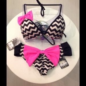 Bonnie Bikini Chevron & Hot pink